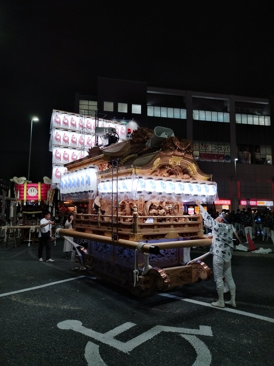 jupiter304's tweet photo. 駅前がお祭り騒ぎ！
おかげさんでイーオンガラ空きやった！

＃お祭り
#osakastreet
＃みんなのスナップ写真展 https://t.co/JzLVfyHmlA