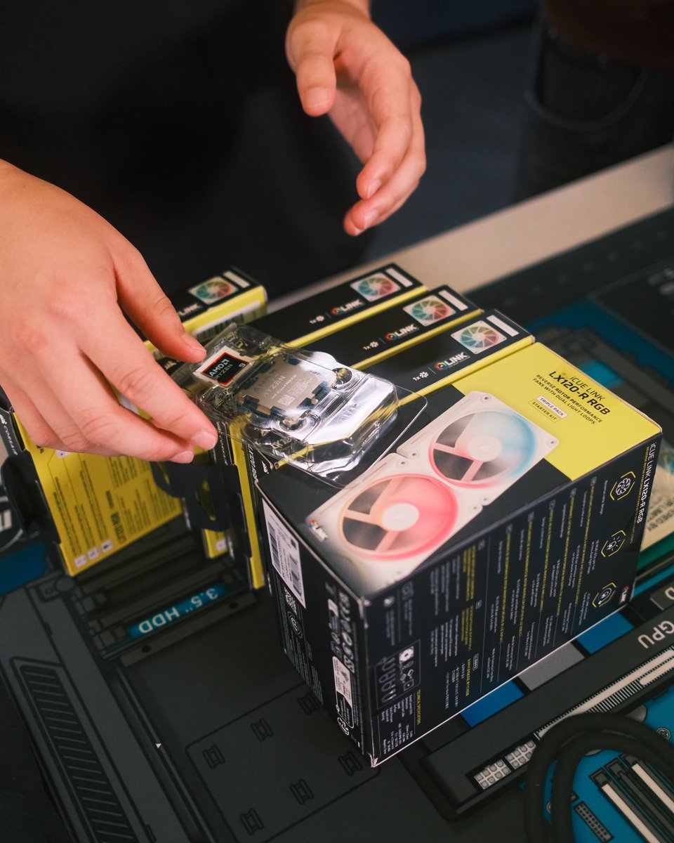 CORSAIR's tweet image. 👀 What components are you eyeing for your dream build? Our Build Bootcampers got their hands on some insane PC upgrades!
💬 Tell us what you'd build with below to join the FRAME 4500X drawing #CORSAIR #NEWEGG #BuildBootcamp2025
