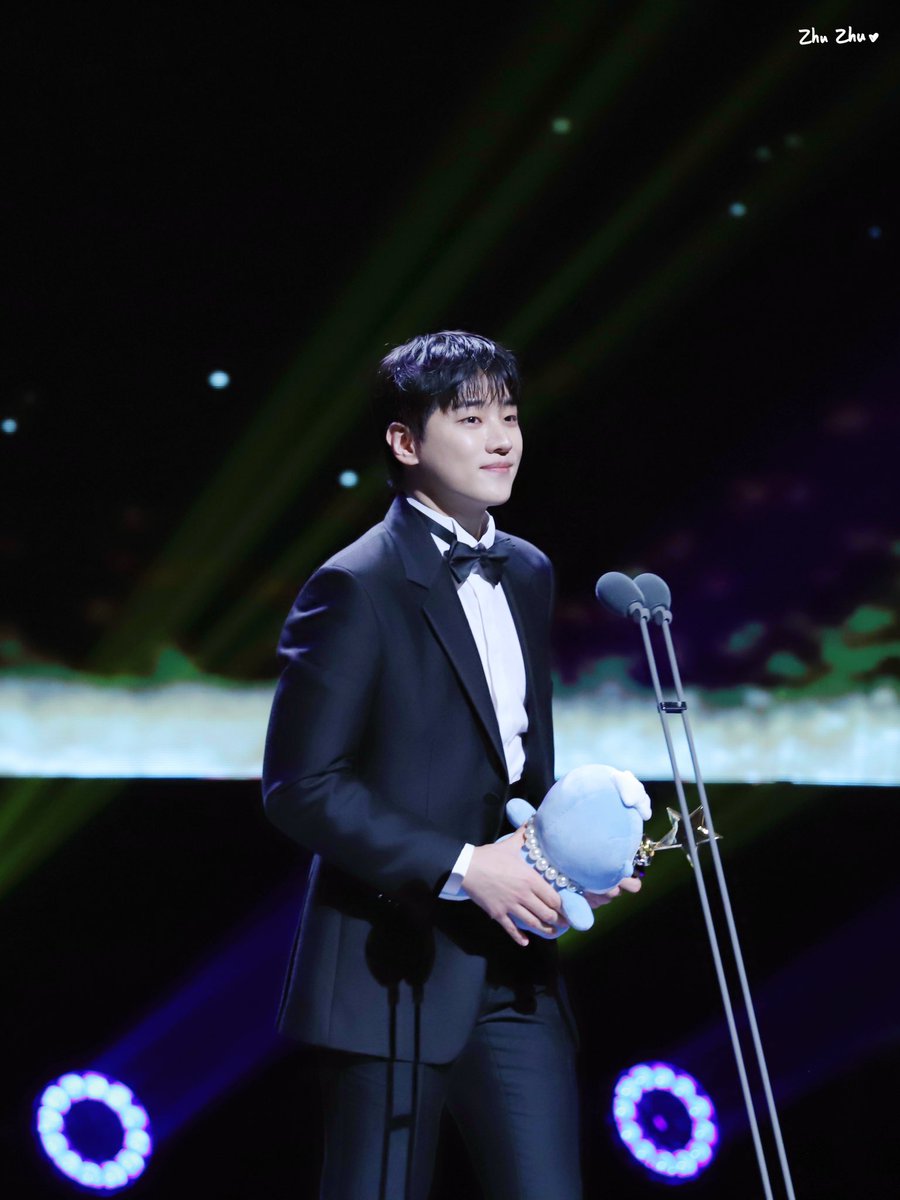 Dkz_chart's tweet photo. 2025 Korea Drama Awards :
 • Multitainer Award

- 13 Awards https://t.co/2pPjFx54Po