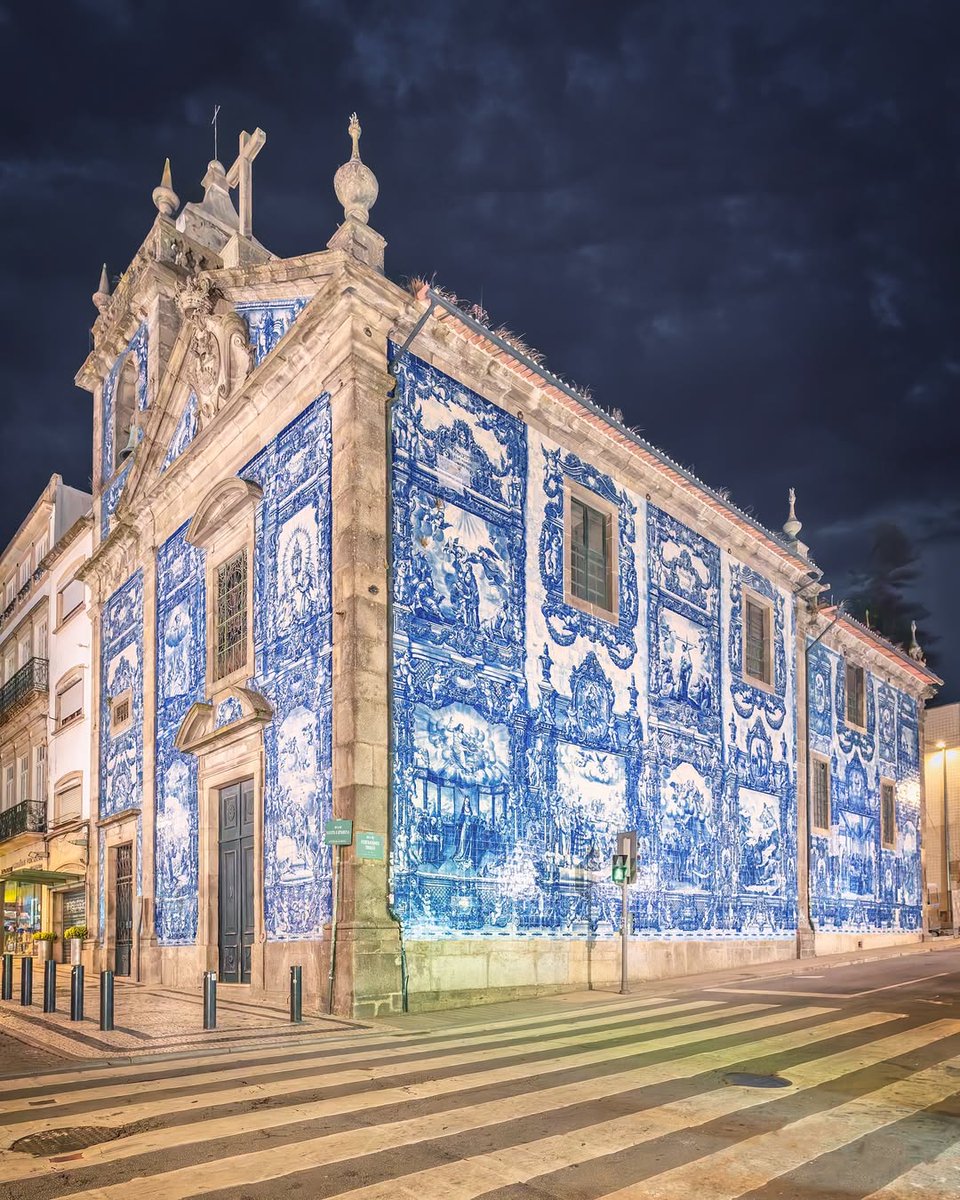 BiancoDavinci's tweet image. Beautiful night view of the Chapel of Souls, Porto.