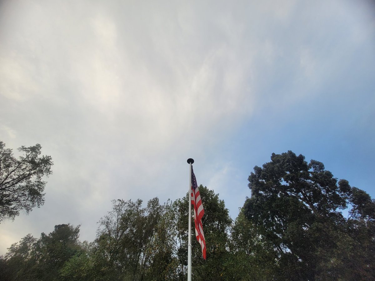 Good morning, y'all! Crisp, breezy, overcast morning here as we make our way to the job. Chance of rain starting this afternoon. Everyone have a great start to your weekend! ☺️😎💪🏼🇺🇸🎃👻🍁