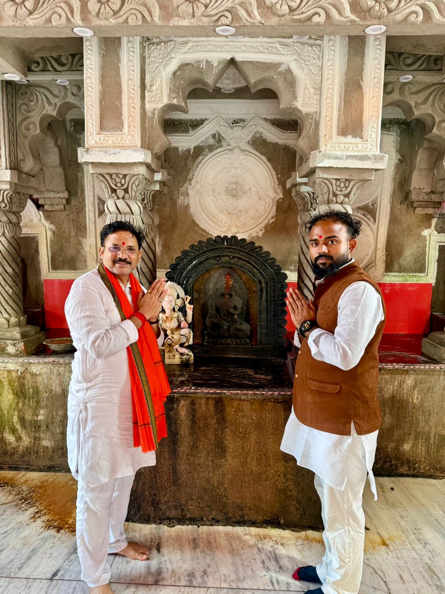 devusinh's tweet image. भारत-नेपाल सीमा पर स्थित भारत के प्रथम गाँव के महाभारत काल के अति प्राचीन मंदिर बाबा सुंदरनाथ धाम में मंडल प्रमुख श्री महेश साह जी एवं युवा कार्यकर्ताओं के साथ दर्शन का सौभाग्य प्राप्त हुआ।