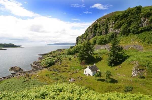 JamesMelville's tweet image. Could you live in this house in the Scottish Highlands for one whole year without any wifi, broadband, internet or mobile phone use?