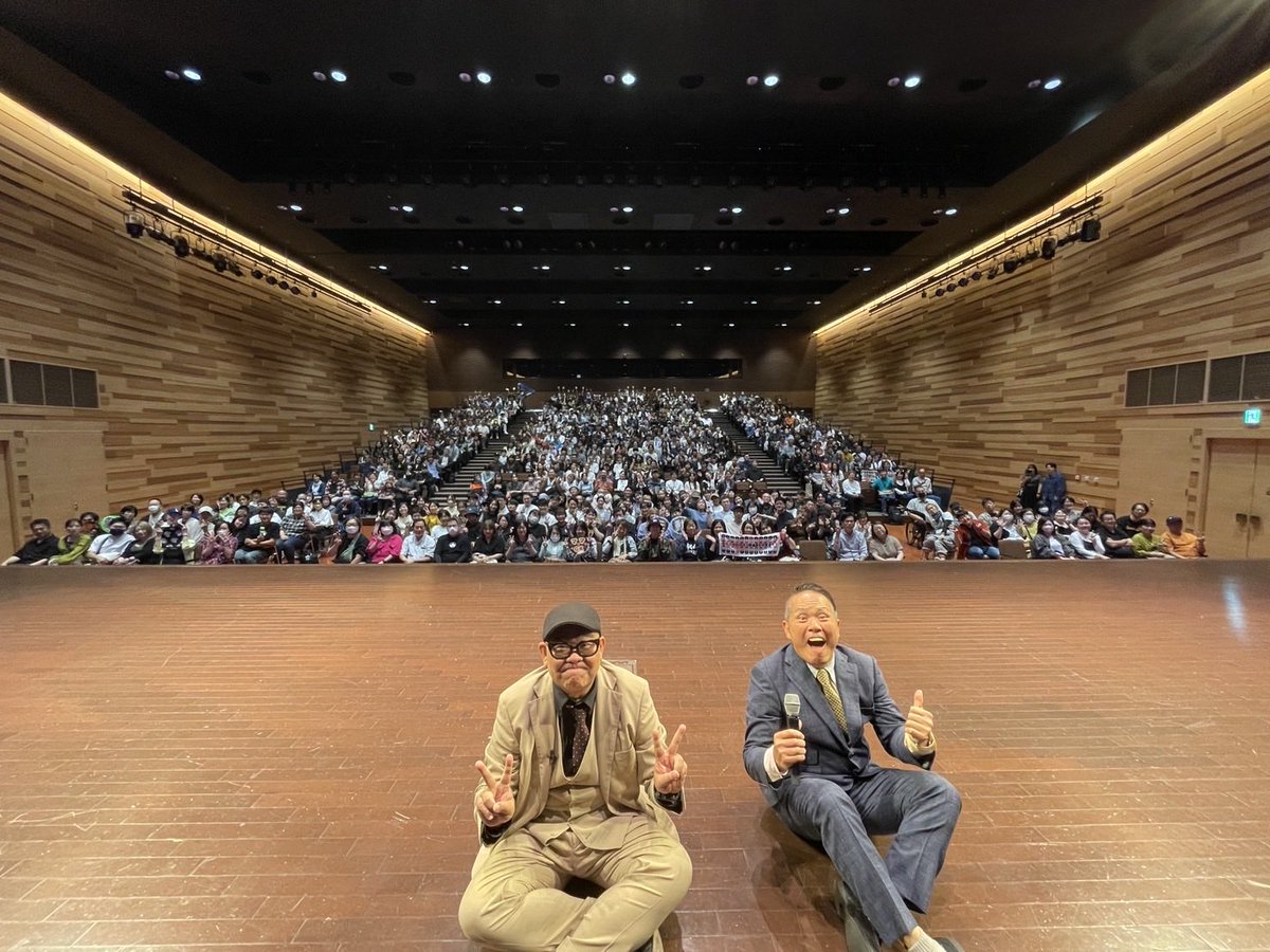 oshaberi_hyodo's tweet image. 🍑兵動大樹のおしゃべり大好き。47🍑
岡山公演ありがとうございました🥳

完売御礼㊗️🎊
豚まんじゅうと焼き鳥も最高でした❤️‍🔥
からし付けすぎだと思うのは私だけでしょうか？🤔

次回は10/19(日)宮崎公演🐔
機材開放により、若干数チケットございます🎫
yoshimoto.co.jp/oshaberi/

#兵動大樹 #おしゃだい