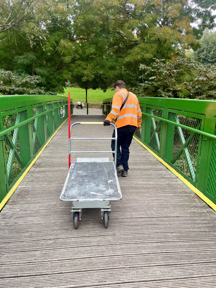 Many thanks to our 10 volunteers helping to clear up the park this morning. Great job everyone. 👏🌳👍 We found the, sadly usual, traffic cone and shopping trolley, also a small animal skull this time. And thanks to <a href="/tasty_bean/">Tasty Bean Cafe</a> cafe for our lovely coffee. ☕️👋 #litterpick