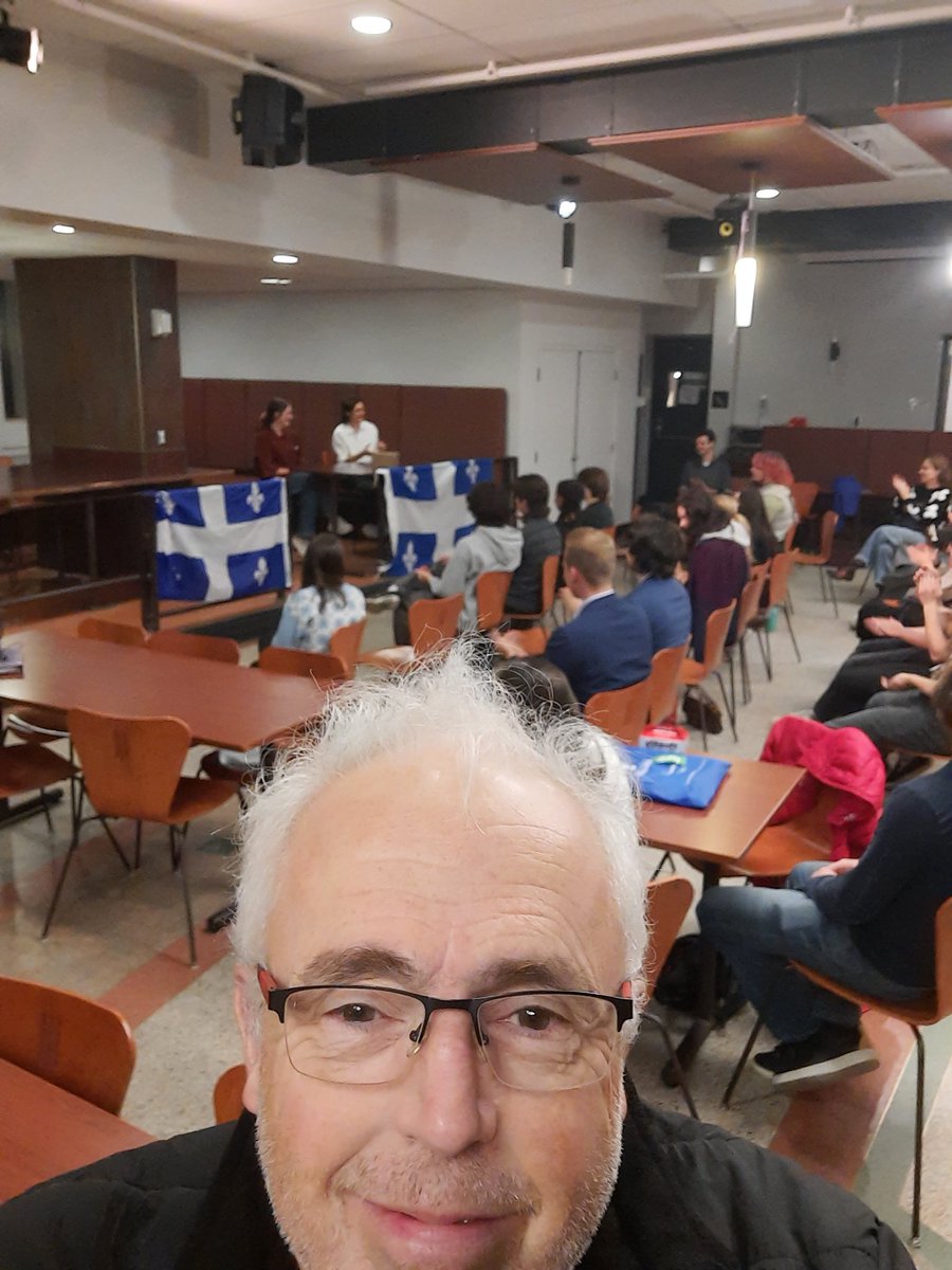 trudel_denis's tweet photo. Cette photo en apparence anodine et banale est en fait un moment historique et surtout le cauchemar des fédéralistes : 

C'est la première réunion du Comité Independantiste du Cegep Édouard-Montpetit de Longueuil, le plus gros Cegep du Québec !! 🤘

Ces jeunes n'ont jamais voté !

Mais ils veulent un pays !⚜️

Ils ne veulent plus vivre dans le Canada...

Dépassé, rétrograde....

Ils veulent fabriquer leur propre cabane dans les arbres...

Et mettent ce qu'ils sont dedans

J'étais remué 😀

La montée du souverainisme chez les jeunes ?

Je l'ai vu hier !!!!😎

P. S. Et on m'a raconté que d'autres comités se mettent sur pied un peu partout au Québec 😃

Vive l'indépendance !!