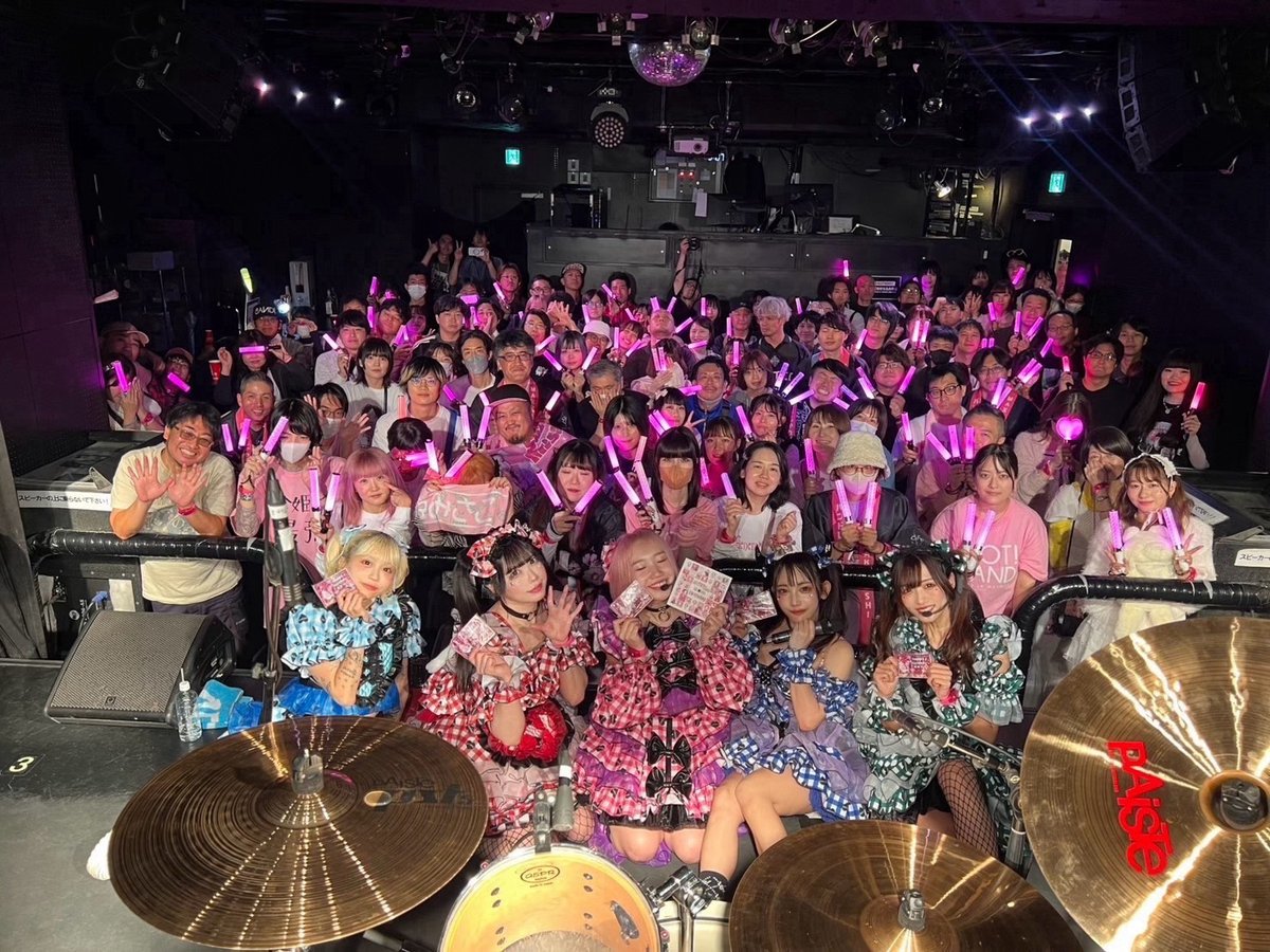 『みさたん2025〜40周年アニバーサリー・ナイト〜』ご来場いただいた皆様ありがとうございました🫶

みさこお誕生日おめでとう🎂💗

👇本日のセトリ👇
①ハッピーバースデーソング
②ショコラ・ラブ
③ゴッドソング
④デジタルデトックス
⑤darinGGamers
⑥Q.人生それでいいのかい？
⑦HAPPY