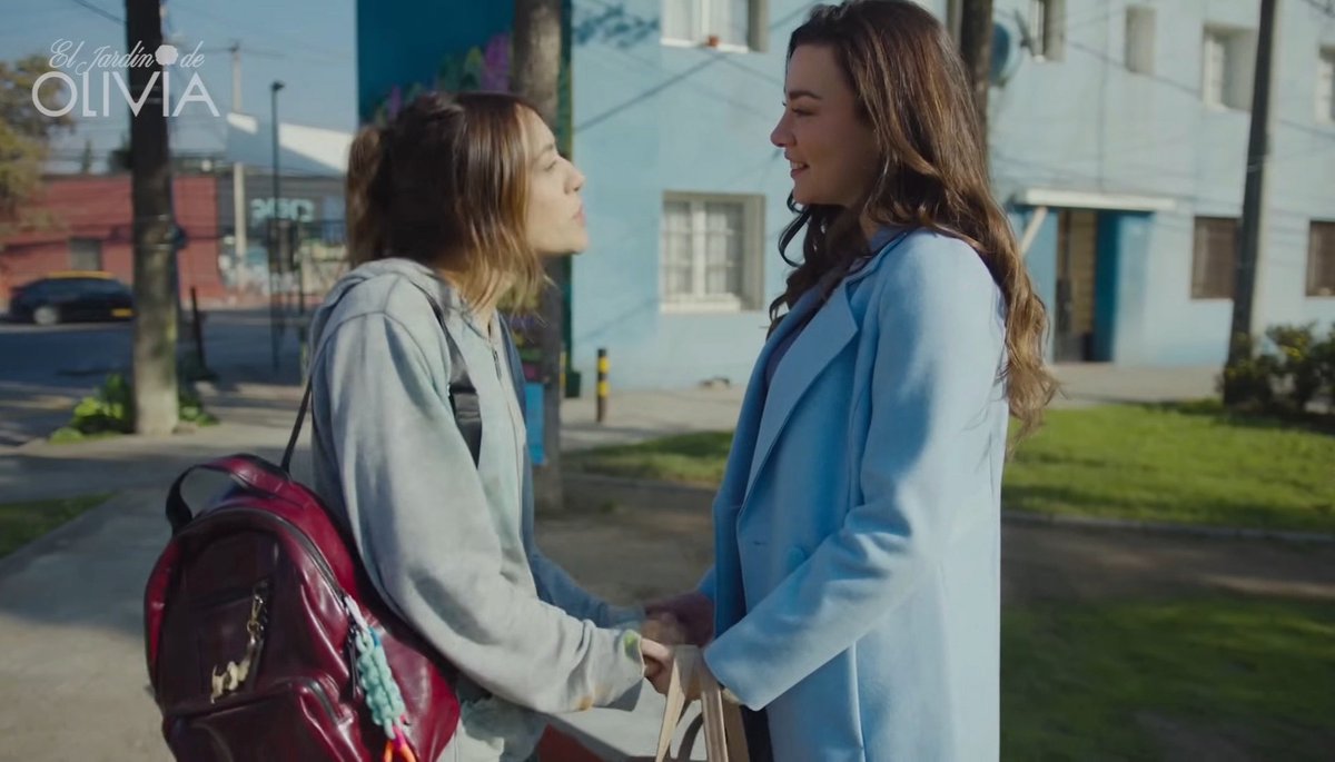 fan
1.
nombre masculino y femenino
Admirador o seguidor de alguien.

fandom
1. nombre masculino 
colectivo formado por los seguidores de algo o alguien (una serie, un artista, una saga cinematográfica…)

Como club de fans de Catalina Castelblanco, soy fan de ella como artista y
