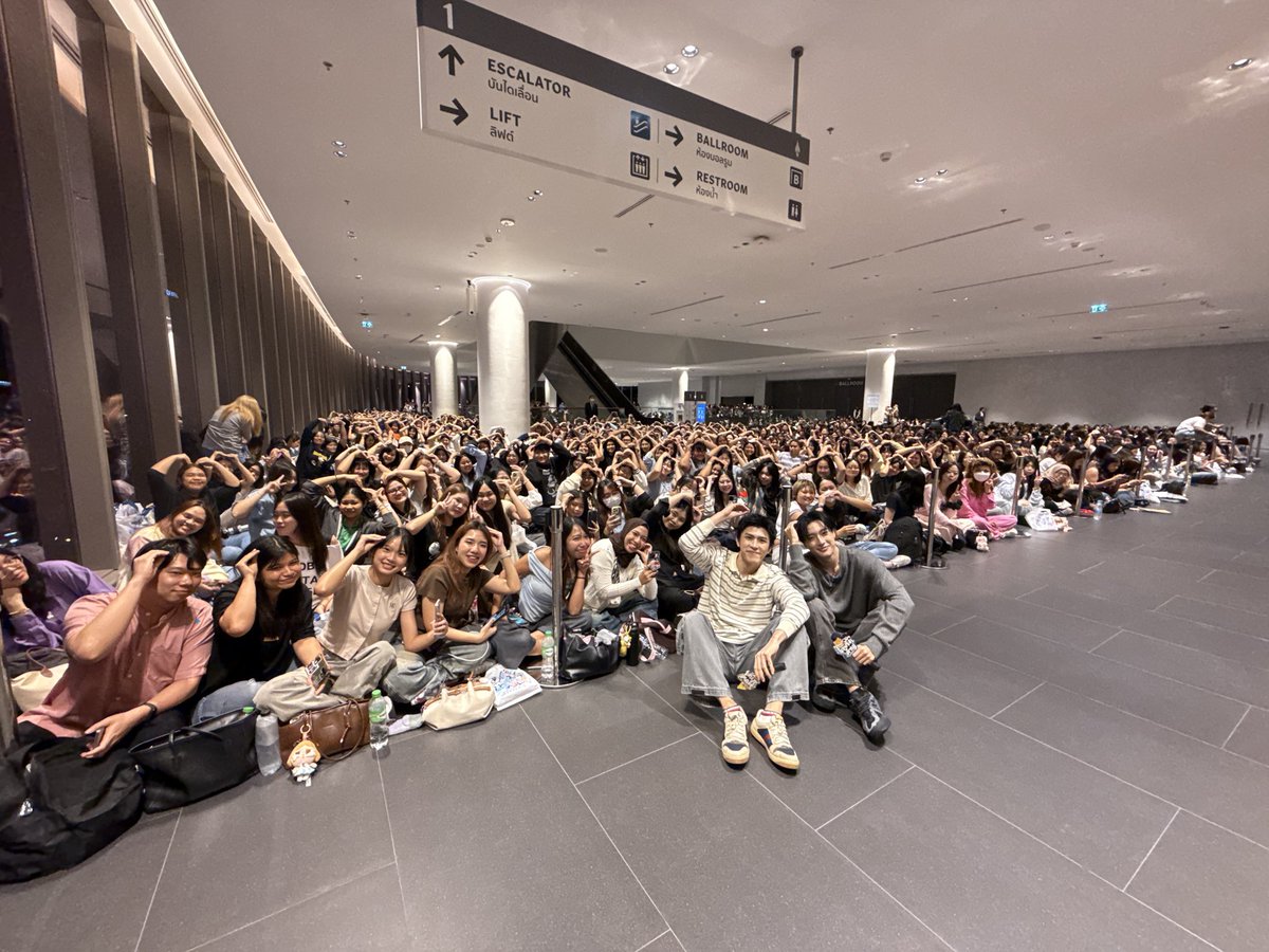 GmmtvShop's tweet image. เซฟ - ฟรัง ดีใจที่ได้มาเจอทุกคนในวันนี้นะครับ ขอบคุณที่มาหากัน เดี๋ยวเรามาเจอกันอีกนะครับ

@save_saisawat @francnrp

#DNA2025xSaveFranc
#GMMTV