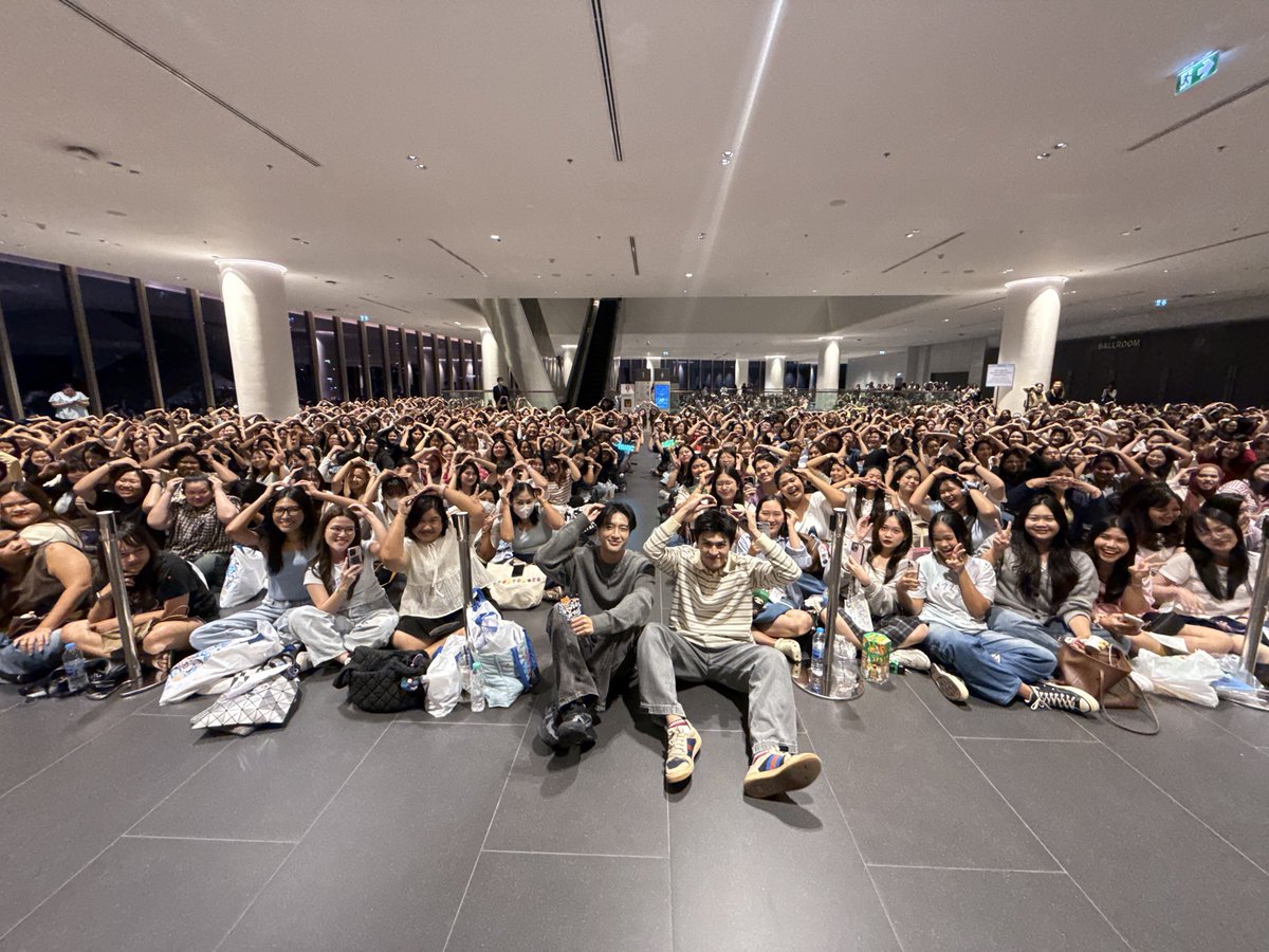 GmmtvShop's tweet image. เซฟ - ฟรัง ดีใจที่ได้มาเจอทุกคนในวันนี้นะครับ ขอบคุณที่มาหากัน เดี๋ยวเรามาเจอกันอีกนะครับ

@save_saisawat @francnrp

#DNA2025xSaveFranc
#GMMTV