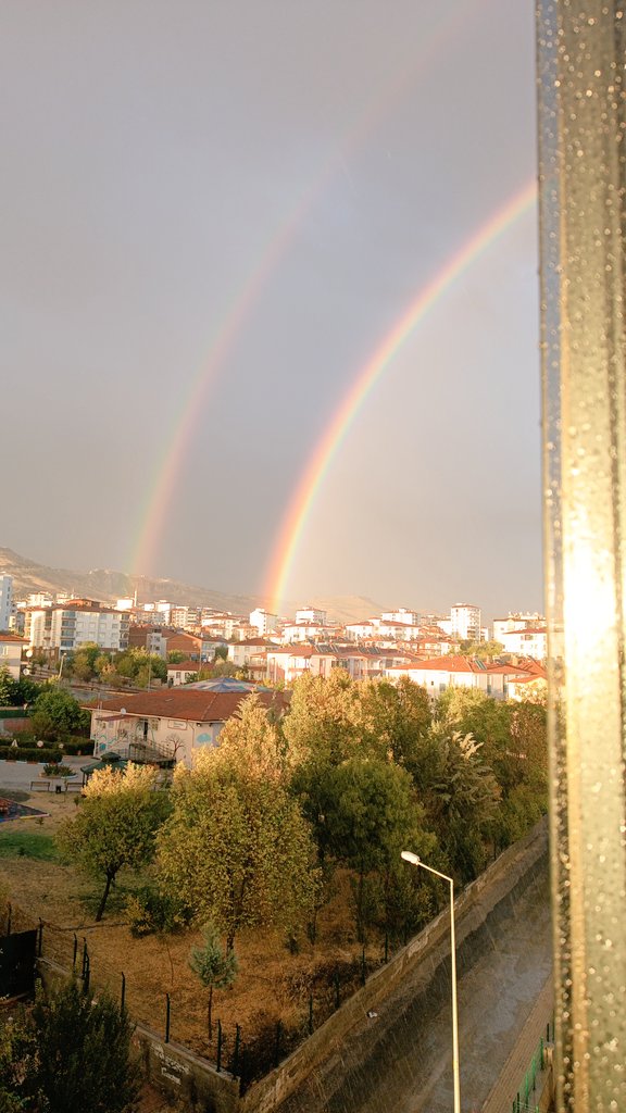 Meyleder gönlüm kâinatın güzelliklerine...