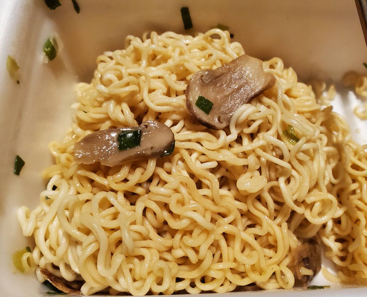 w2suma's tweet image. 半額になってたから買ってみた😋
美味かったら、まだ売ってるし早めに食わなきゃ！って…
わたす、鼻風邪ひいてまして全く風味を感じられなかった🤣
今じゃなかったw