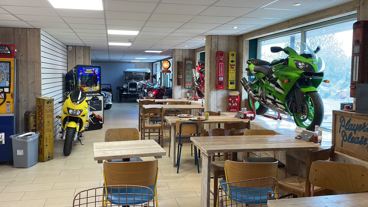 Trying a new place out today. 
Revs on the Fosse just north of Moreton-in-Marsh