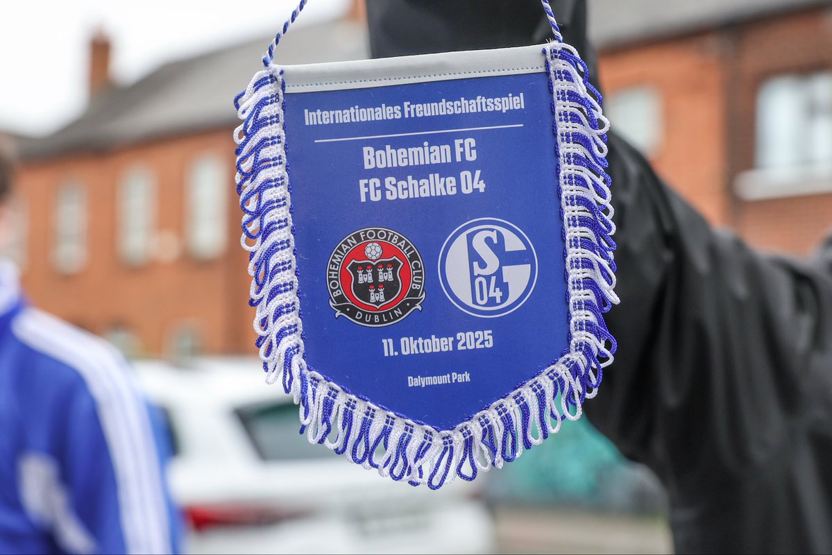 s04's tweet image. Einstimmung im Pub auf #BFCS04 🙌🎶

#S04 | #S04InDublin
