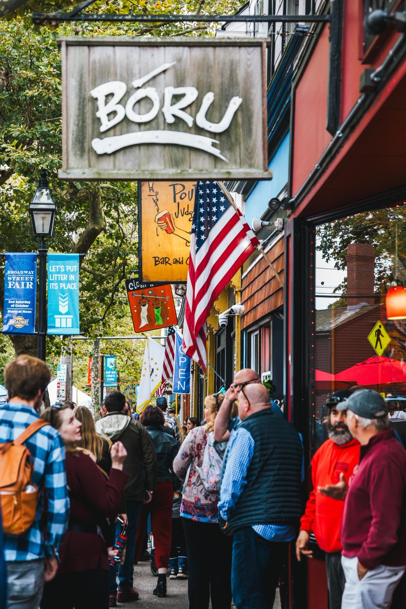 Free event today: Broadway Street Fair — from 12 - 6 PM✨ 

What to expect: a community event filled with local artists, live music, food, and more 🍿 

📍 Equality Park to Washington Square, Newport, Rhode Island

Read on: bit.ly/3N4VFtm