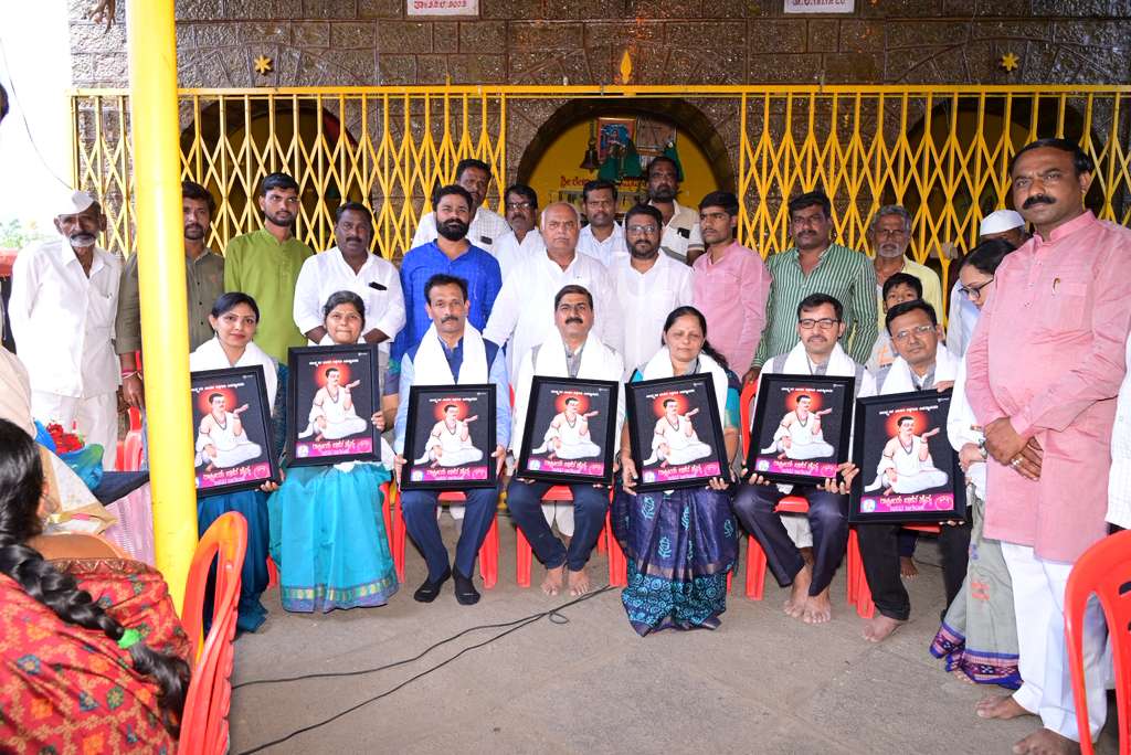 iShivanandpatil's tweet image. ಶ್ರಮಿಕರ ಸಬಲೀಕರಣಕ್ಕಾಗಿ &apos;ಇ-ಶ್ರಮ&apos; ಮತ್ತು &apos;ಆಯುಷ್ಮಾನ್ ಭಾರತ್&apos; ಅಭಿಯಾನಕ್ಕೆ ಚಾಲನೆ!

&quot;ಬಸವನಬಾಗೇವಾಡಿ ಪಟ್ಟಣದಲ್ಲಿ ರಾಷ್ಟ್ರೀಯ ಬಸವಸೈನ್ಯ ಮತ್ತು ಪುಣೆಯ ನಮ್ಮವರ ಆಶ್ರಯ ಕಲ್ಯಾಣ ಸಂಘದ ಸಂಯುಕ್ತ ಆಶ್ರಯದಲ್ಲಿ ಹಮ್ಮಿಕೊಂಡಿದ್ದ ಇ-ಶ್ರಮ ಮತ್ತು ಆಯುಷ್ಮಾನ್ ಭಾರತ್ ಕಾರ್ಡ್ ವಿತರಣಾ ಶಿಬಿರವನ್ನು ಉದ್ಘಾಟಿಸಲಾಯಿತು

#eShram #eShramCard