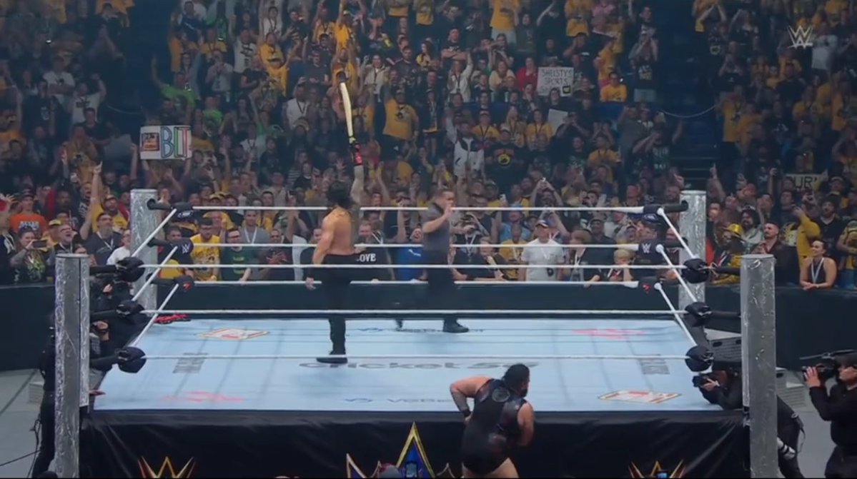 kb_tweets_'s tweet image. #WWECrownJewel
Name : Roman Reigns
Right handbatsman
😂💥