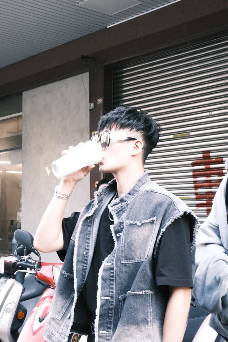 gao_guei's tweet photo. 這天的我有認真穿搭🕶️ https://t.co/9lIaFOJ9jU