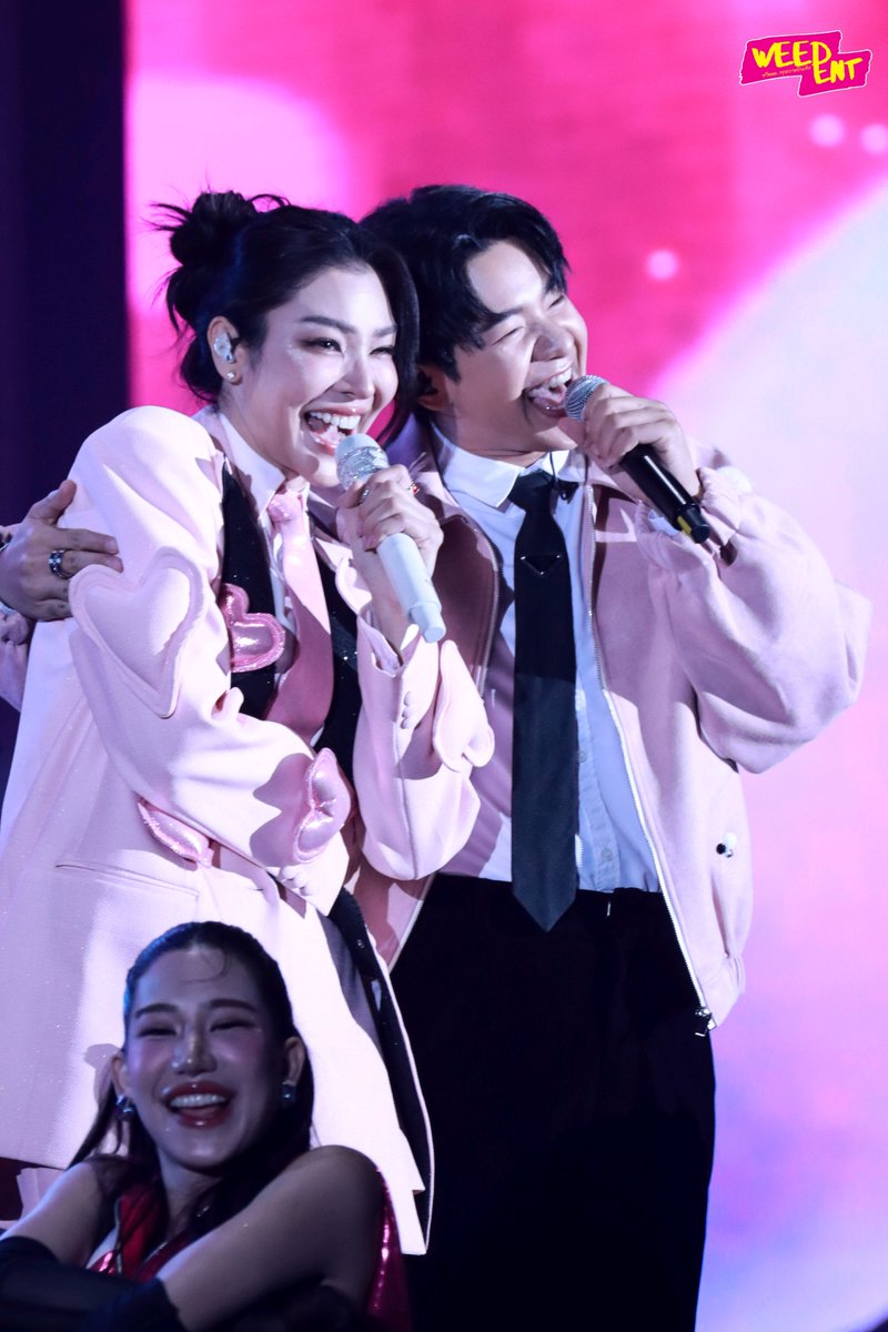 WEED_ENT's tweet image. แขกรับเชิญคนพิเศษ " ไอซ์ ศรัณยู " ภายในงาน "2025 FAYE PERAYA BIRTHDAY PARTY - GENTLE Bad Girl" ฉลองวันเกิดครบรอบ 31 ปี สุดอบอุ่น ✨🎉🎂
HAPPY BIRTHDAY PERAYA
#FayeGENTLEbadGIRL
#FayePeraya #ฝ้ายพีรญา