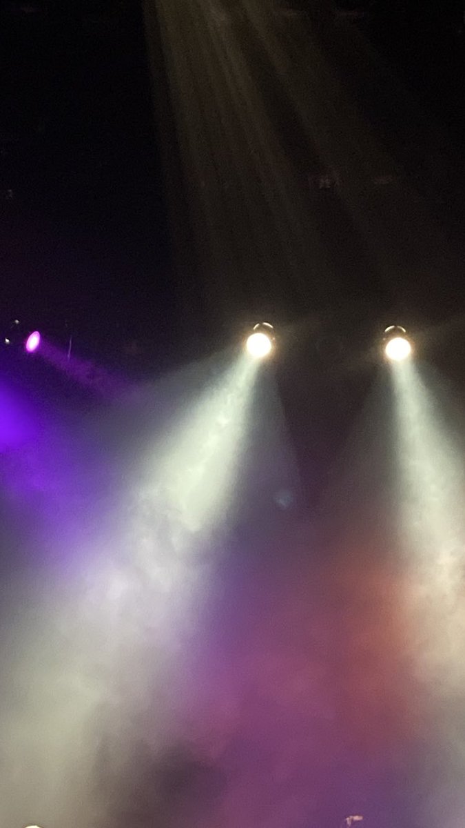 3tanakaH's tweet image. #ふらっと♭/ロームシアター
ModernTimes20周年記念イベント
「Nextone」2番手出演☆
オススメアーティスト勢揃い✨🌿 店長ヒロさんの素敵な笑顔☺️素敵💓
其々個性のあるLiveを披露⭐️
♭12/6同じホールでのワンマン開催に向けてバリ！気合い⭐️透き通った歌声ハーモニー♪ギターの調べ♪心に響きます❤️