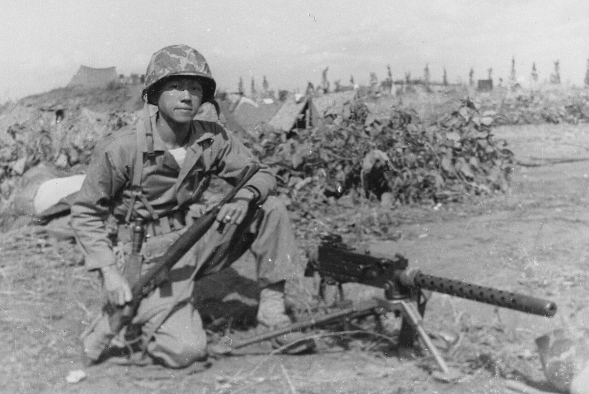 HomericFuturist's tweet image. This is Lt Kurt Lee, the first ethnically Chinese commissioned officer in the USMC, who fought against the Chinese in the Korean War
He undoubtably faced discrimination as a child, but you don’t hear him whining about it.
He said that he assumed he wouldn’t survive the war,…