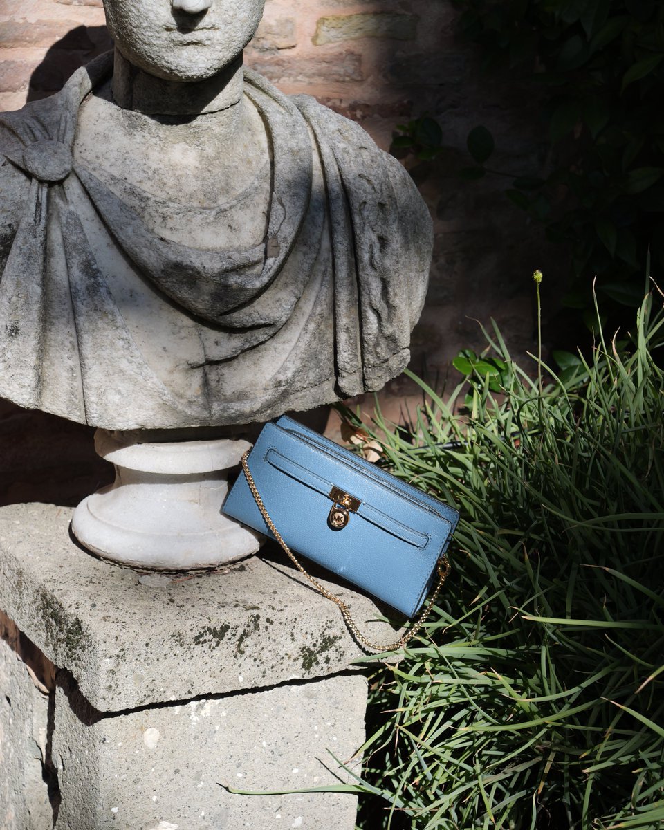 MichaelKors's tweet image. Travel’s favorite plus one. From Rome’s iconic Hotel de Russie and beyond, our Hamilton Moderne crossbody is the bag about town.

Hotel Stories: Rome, Fall 2025.

michaelkors.com/hamilton-moder…