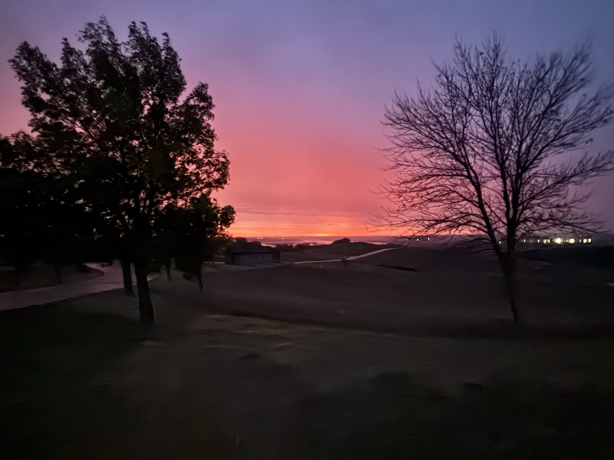HawkeyeStateAF's tweet image. Good Saturday morning from Niobrara NE!
Waiting for the rain to move through and rip some lips!