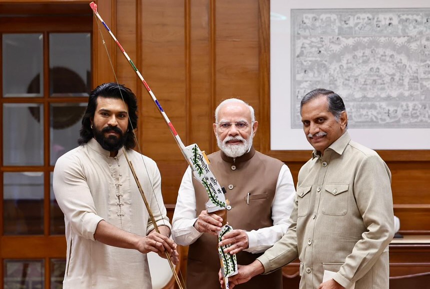 GulteOfficial's tweet image. #RamCharan met Prime Minister #NarendraModi to discuss the success of the world’s first Archery Premier League, initiated by Anil Kamineni.
He appreciated the PM’s passion for sports and hoped more people embrace archery for better fitness.