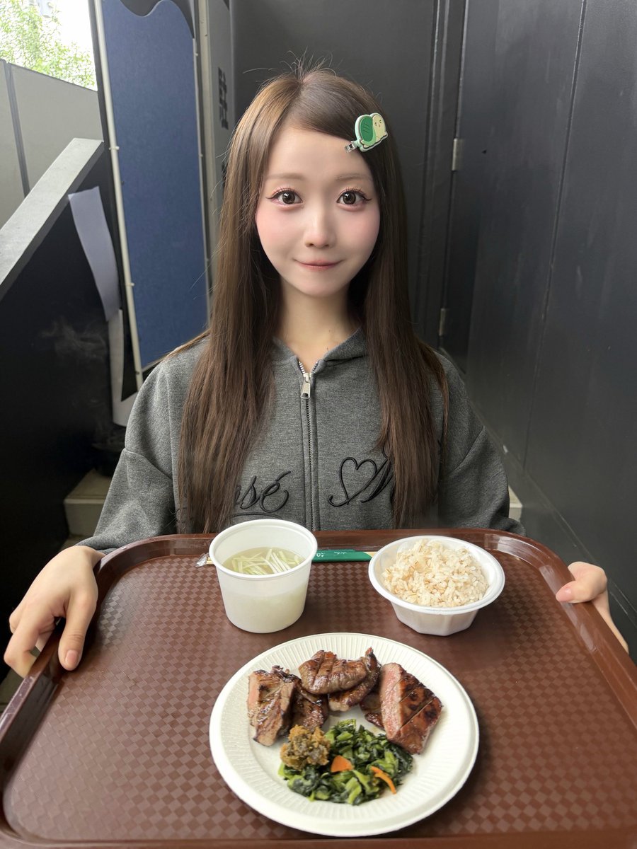 #イコラブ8周年ツアー in 仙台
1日目ありがとうございました🥩🥩🥩
楽しい！！牛タン！！おいしい！！(o˙༥˙o)
みんなは食べたかなぁ？
明日もよろしくね〜🐮🌙˖˚✩⊹