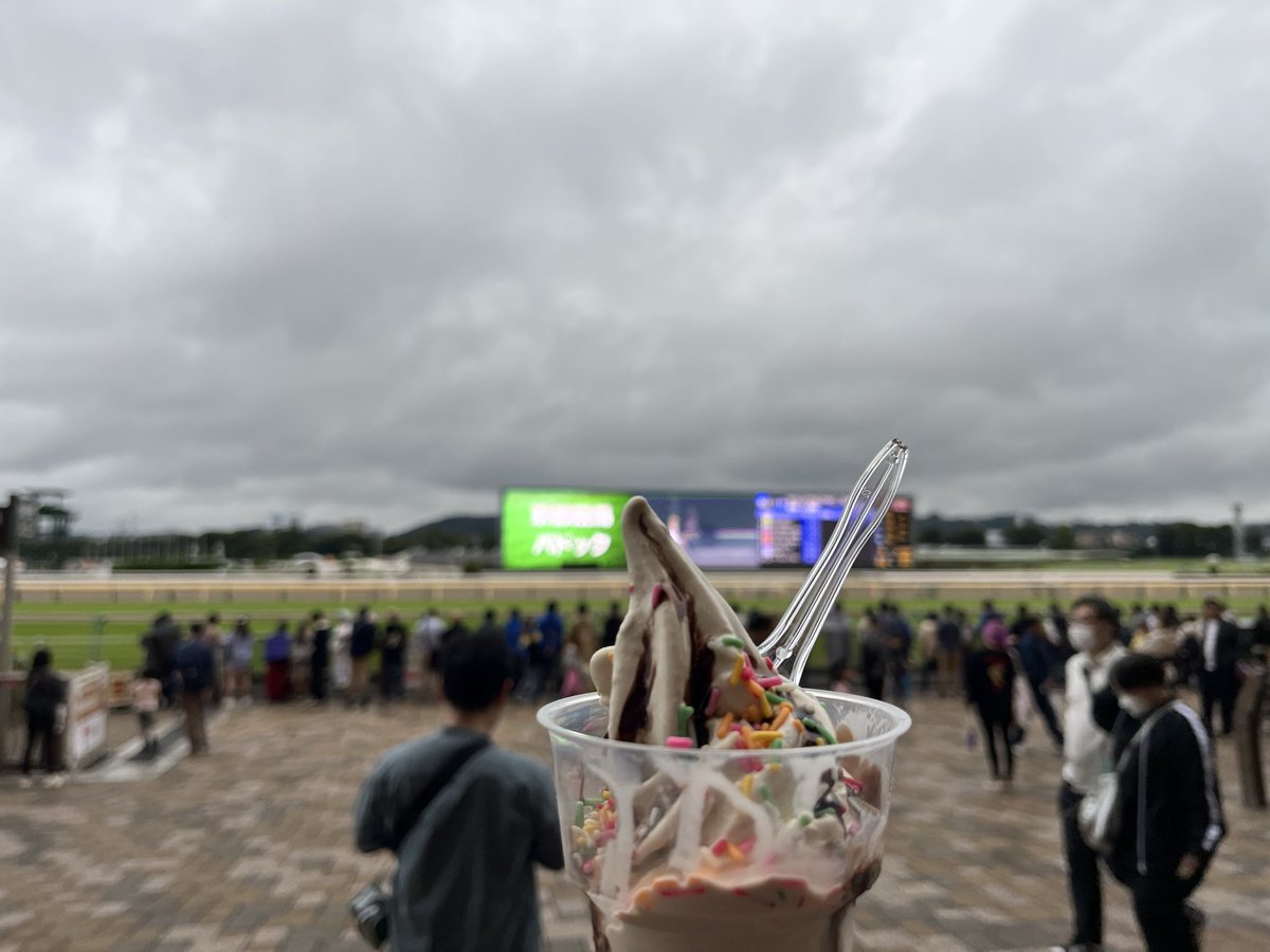 競馬オフday2お疲れした🐎

あいにくの天気ではあったけどチーム組んでワイワイやれて楽しかった！！やっぱり府中はデカくて楽しい！

明日から納豆ご飯生活だな…