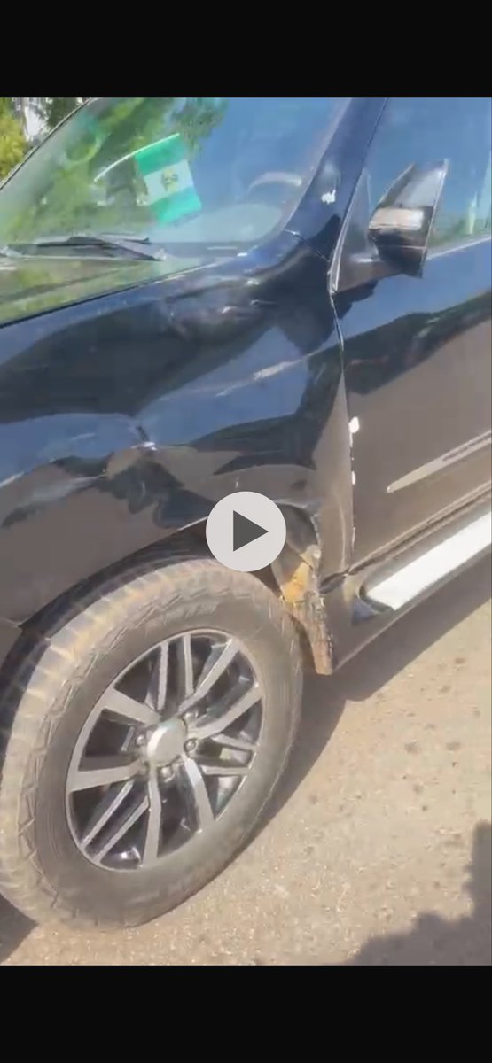 brainzcode's tweet image. For those saying Nigerians are doing well under the APC Misgovernance, let me share something that happened to my friend this week.
Someone ran into my friend’s car out of frustration, just so he could commit suicide, thank God he didn't die.