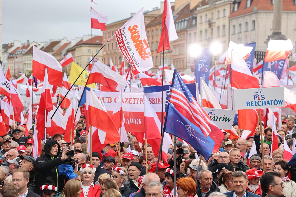 pisorgpl's tweet image. Ale moc! 🔥 Polacy wspólnie #wObroniePolski 🇵🇱
Jeśli jesteś z nami, napisz w komentarzu: NIE dla #MigranciTuska 🔴