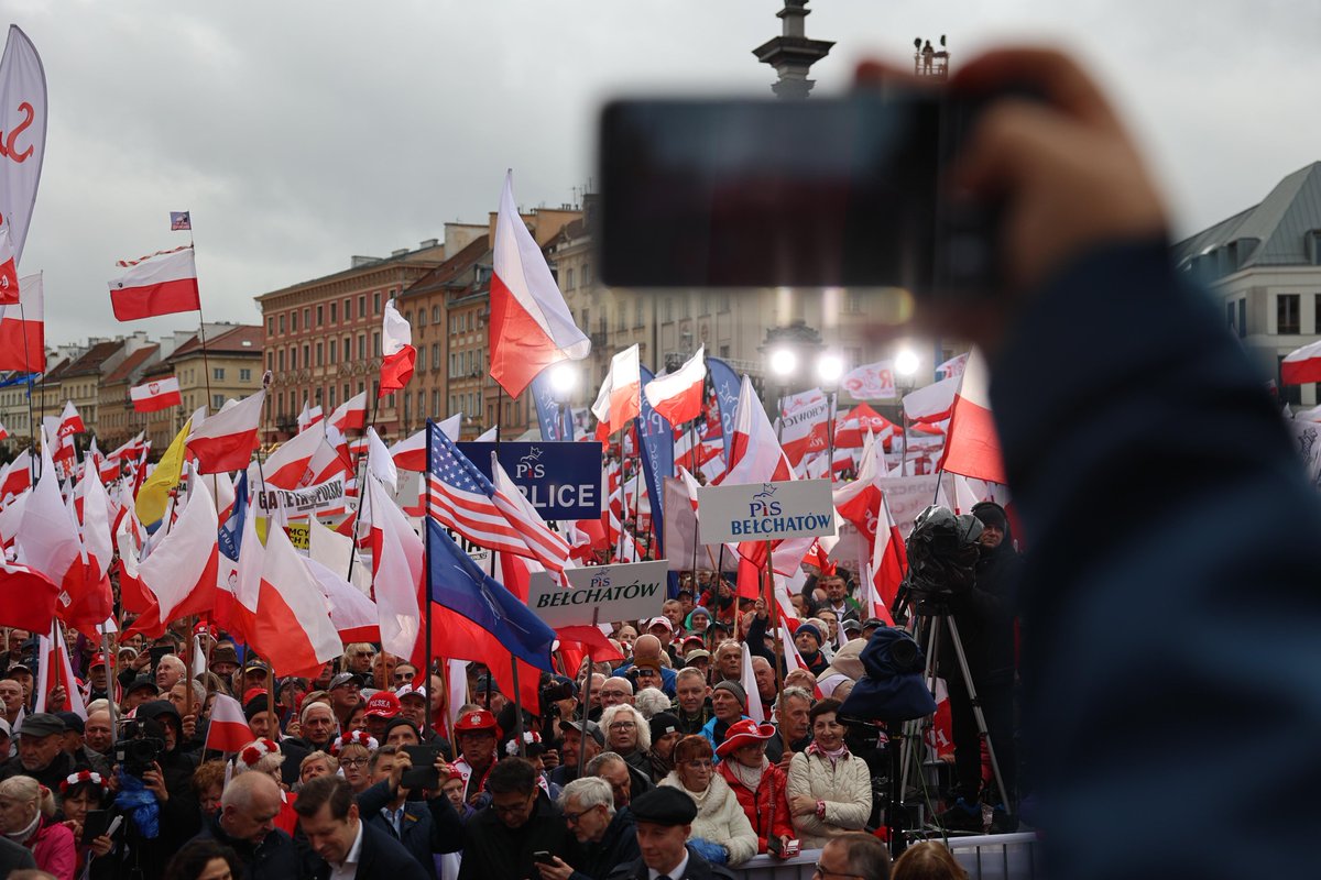 pisorgpl's tweet image. Ale moc! 🔥 Polacy wspólnie #wObroniePolski 🇵🇱
Jeśli jesteś z nami, napisz w komentarzu: NIE dla #MigranciTuska 🔴