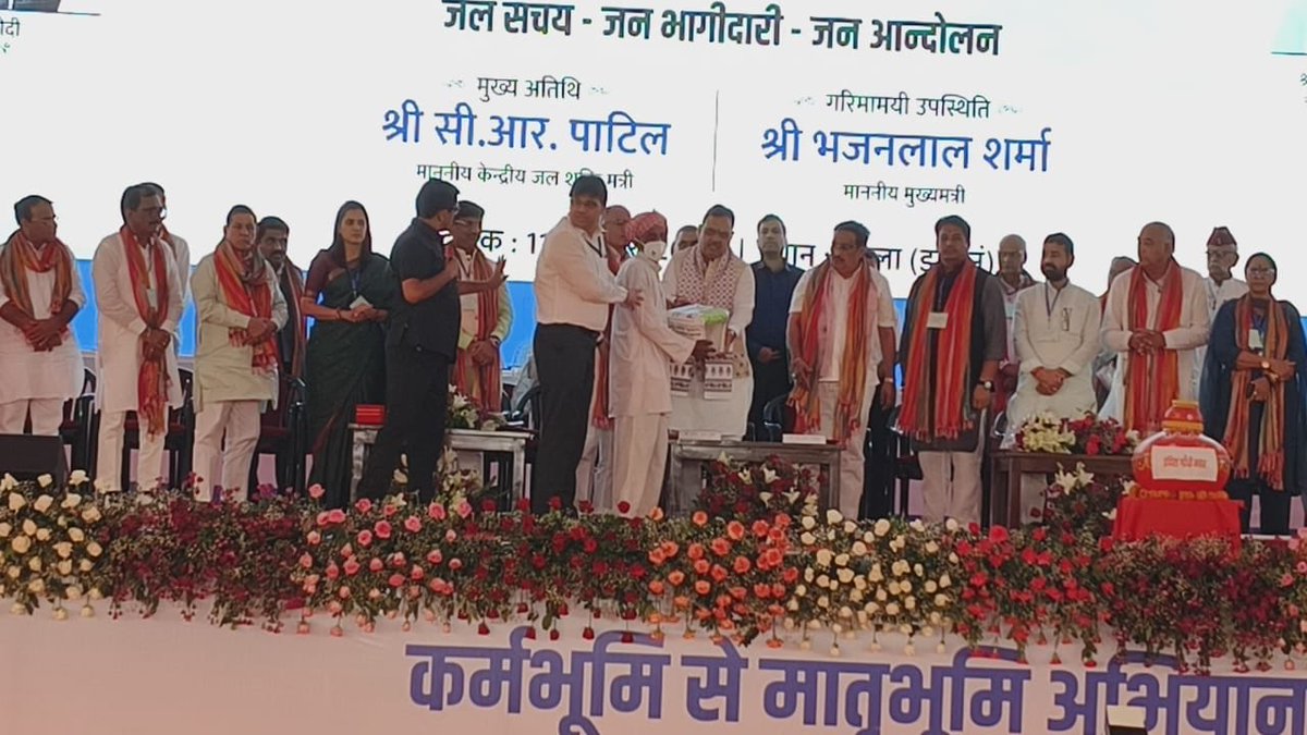 TB Mukt- Rajasthan (@rntcp_rajasthan) on Twitter photo झुंझुनू मंड्रेला में मुख्यमंत्री श्री भजनलाल शर्मा ने निक्षय पोषण किट वितरण किया
हिंदुस्तान कॉपर लिमिटेड खेतड़ी की ओर से टीबी रोगियों को 1100 पोषण किट वितरण किए जाएंगे जिसकी शुरुआत सीएम भजनलाल शर्मा ने की
#TBMuktBharat
<a href="/BhajanlalBjp/">Bhajanlal Sharma</a>
<a href="/DIPRRajasthan/">सूचना एवं जनसम्पर्क विभाग, राजस्थान सरकार</a> झुंझुनू मंड्रेला में मुख्यमंत्री श्री भजनलाल शर्मा ने निक्षय पोषण किट वितरण किया
हिंदुस्तान कॉपर लिमिटेड खेतड़ी की ओर से टीबी रोगियों को 1100 पोषण किट वितरण किए जाएंगे जिसकी शुरुआत सीएम भजनलाल शर्मा ने की
#TBMuktBharat
<a href="/BhajanlalBjp/">Bhajanlal Sharma</a>
<a href="/DIPRRajasthan/">सूचना एवं जनसम्पर्क विभाग, राजस्थान सरकार</a> 