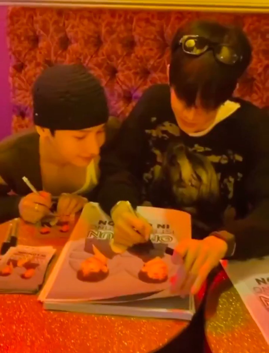 ttumcials's tweet image. it’s not offgun if they’re not sitting together so close they could fuse into one body

#ออฟกัน #OffGun