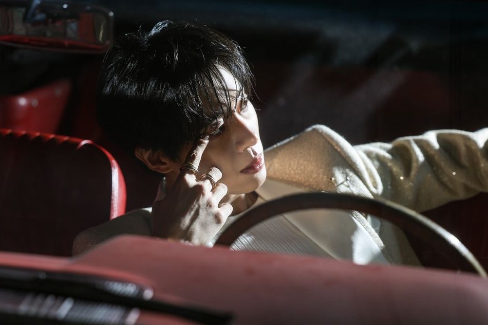 ℛ — REST tweet media