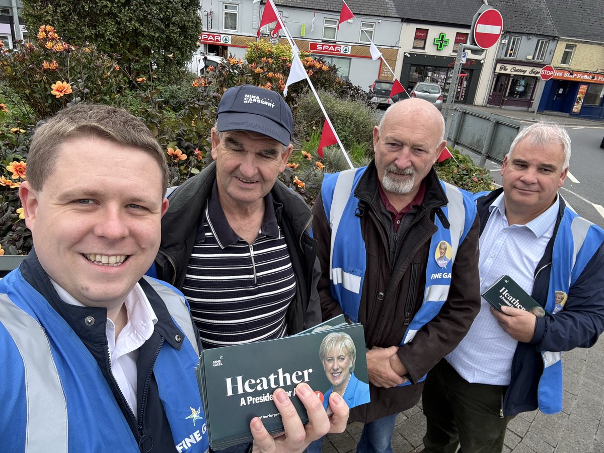 Fine Gael team out in force today in Mountrath canvassing for Heather for President! 🇮🇪