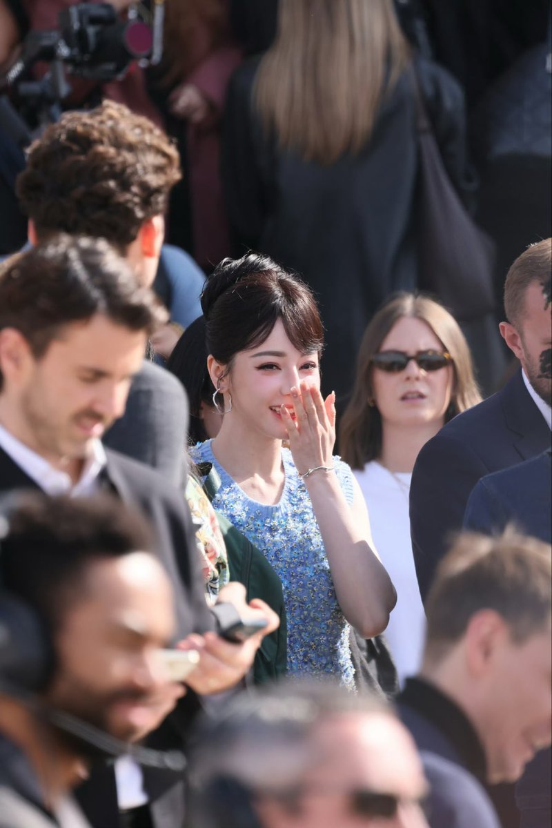 เห็นผ่านหน้าฟีดว่ามีคนไปคอมเมนท์ในโพสต์นึงว่า เร่อปาหยิ่ง 

เราขอโต้แย้งด้วยการแนะนำให้เข้าไปที่เวยป๋อ ไปช่องค้นหา เอาแฮชแท๊กนี้แปะลงไป 

#媒体夸迪丽热巴真诚可爱惹人爱# 
( สื่อชื่นชมตี๋ลี่เร่อปาเป็นคนจริงใจน่ารักน่าเอ็นดู) แล้วไปลองอ่านโพสต์ที่มีสื่อพูดถึงเร่อปาดู