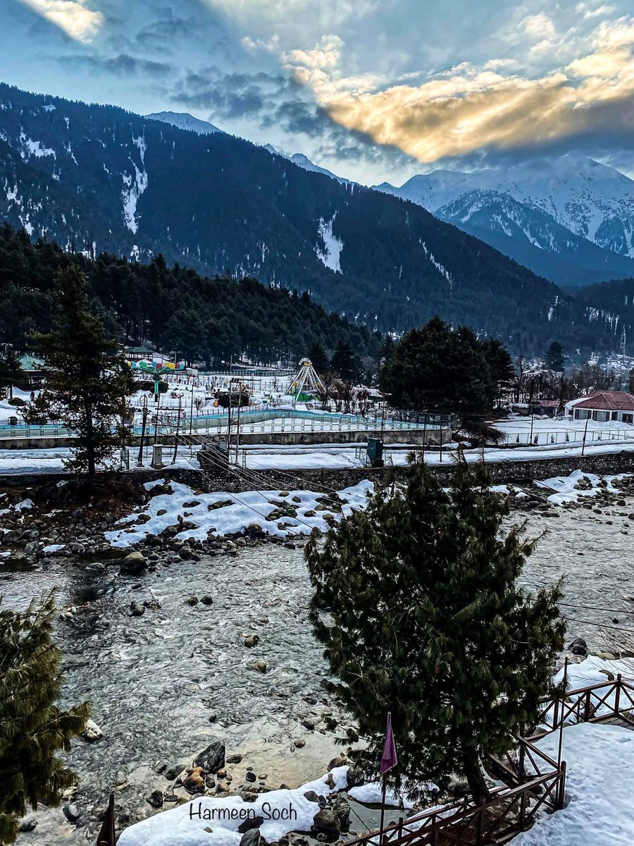 HarmeenSoch's tweet image. Imagining a world without clouds and realizing I don’t want to live in one without their magic.

Sharing the magical cloudy skies ♥️

#Clouds
#Kashmir