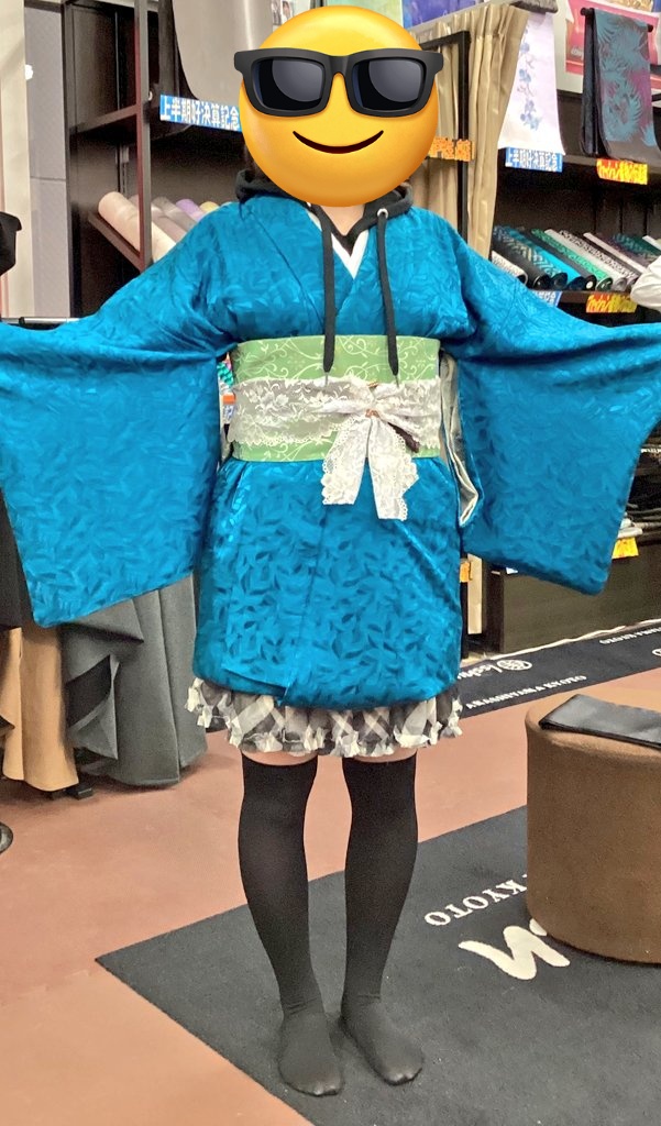 rumi_wamono's tweet photo. BANKAN(@kimono_BANKAN)のイベントに参加してきました。
今回はIsshunさんの帯ベルトを購入させていただきました！その場で着け替えたので緑の半幅がBefore、黒の帯がAfterです！こんな感じです！初めてすぎて後ろごちゃ着いてますが許してください(>︿<｡)
またコーデの幅が広がりそうです(*´︶`) https://t.co/Vk6OTpozLT