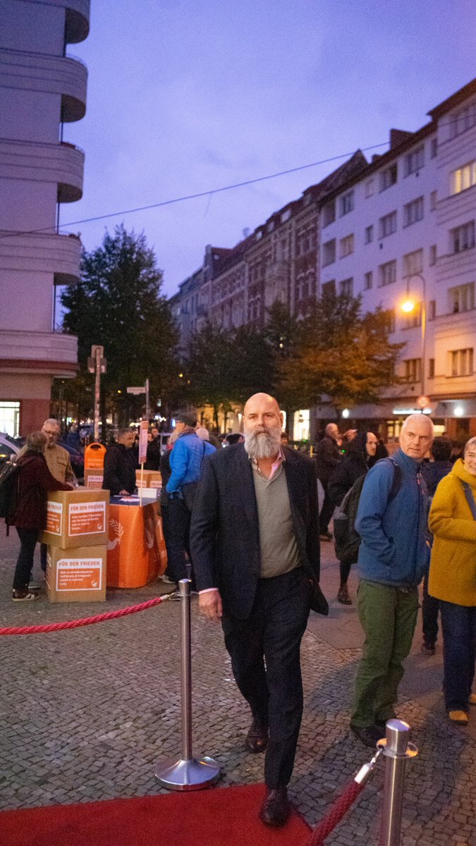 m_dorn_'s tweet photo. Neben Kay-Achim Schönbach und Michael von der Schulenberg (BSW) nahm auch Holger Friedrich, früher inoffizieller Mitarbeiter der Staatssicherheit der DDR, teil. #b1010 https://t.co/PT4avohfHK https://t.co/wChgm1nhvR