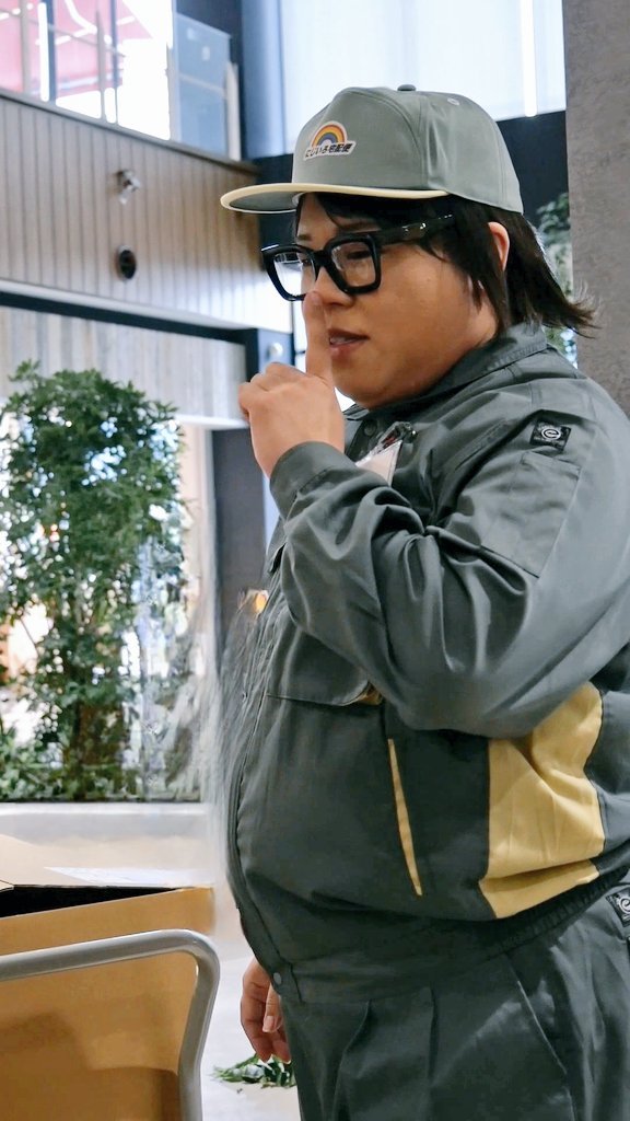 as_akiwa's tweet image. 2025.10.10 イオンモール須坂

魔法がダダ漏れな橋本さん🤭
だけど魔法使いな事は内緒なんだって🤫

 #魔法使いアキット
 #橋本さん
#フラッシュサプライズ
#フラサプ