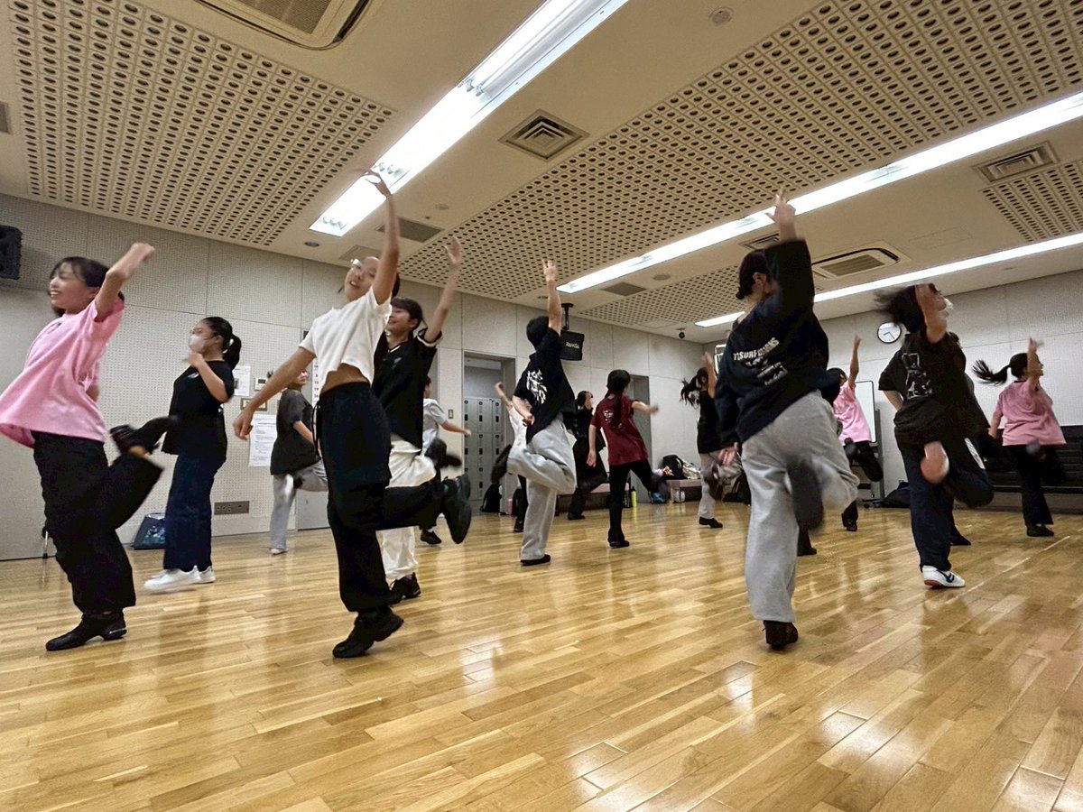 劇団Little★Star-team Spica- (@spicalittle) on Twitter photo 金曜日のレッスンはダンスでした🎵前回レッスン同様、テーマソングの振り入れをしています😊
初演時から、ダンスの振付もですが、歌詞も変わっています‼️
#劇団littlestar #劇団リトルスター
#鳳 #堺市西区 #堺市
#7人のアリス2026 金曜日のレッスンはダンスでした🎵前回レッスン同様、テーマソングの振り入れをしています😊
初演時から、ダンスの振付もですが、歌詞も変わっています‼️
#劇団littlestar #劇団リトルスター
#鳳 #堺市西区 #堺市
#7人のアリス2026