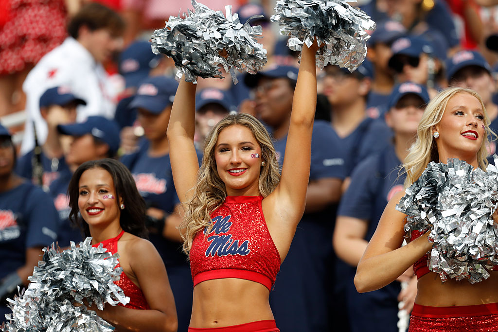 Saturday Screencaps IS LIVE, yes I stayed up until 1 am for that Tigers L &amp; I still got my ass up way too early because I owe you this column &amp; I have rec soccer to attend. 

outkick.com/culture/cheerl…

PLUS: College cheerleaders get into a content-off; Pregame cigs; Men before baby