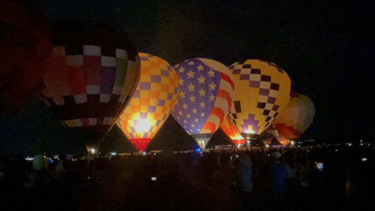 ABQ at dawn!!! <a href="/flovom/">Fernando Lovo</a> we have to get the Cherry on Top to fly over <a href="/UNMLoboSB/">UNM Softball</a> !!!