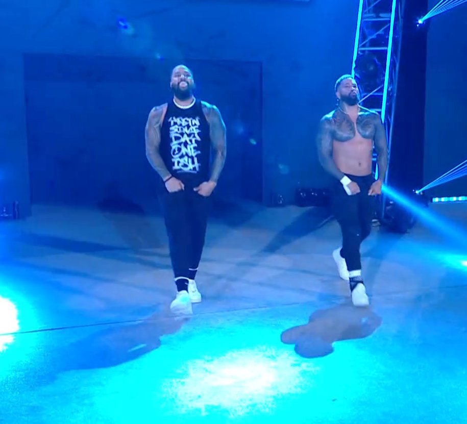 SubToSlamX's tweet image. THE USOS ARRIVE 👀

(again, to Jey&apos;s music but who&apos;s counting 😂)

#WWECrownJewel