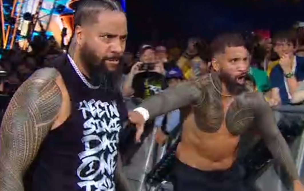 teen_jackson's tweet image. THE USOS HERE HOLY SHIT #WWECrownJewel