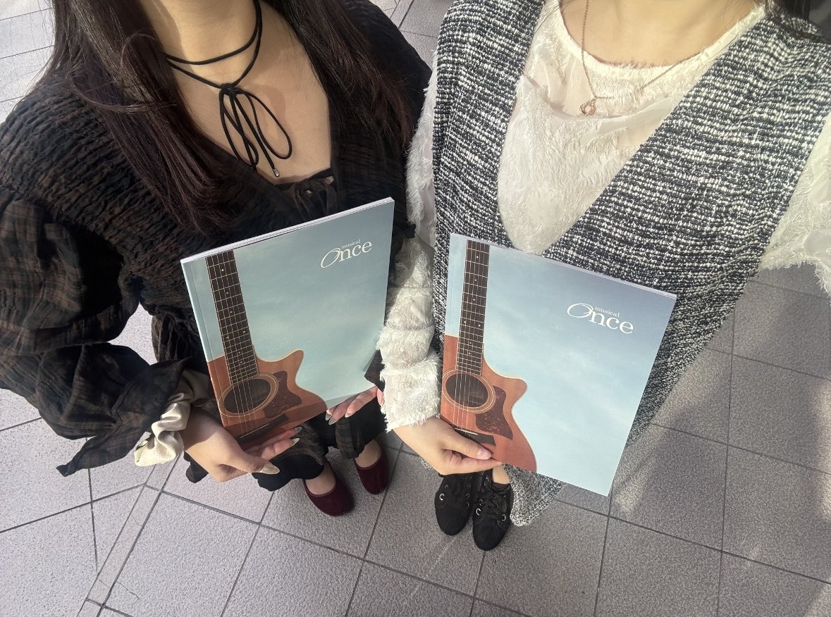 qiiwb's tweet image. Once大阪初日✨
アドリブ多かった気がするたぶん(?)
こがけんシュヴェッツとの絡み面白すぎたし、手拍子とか笑い声いっぱいで楽しかった🎀
歌もギターも綺麗に響いててより素敵になってた😭