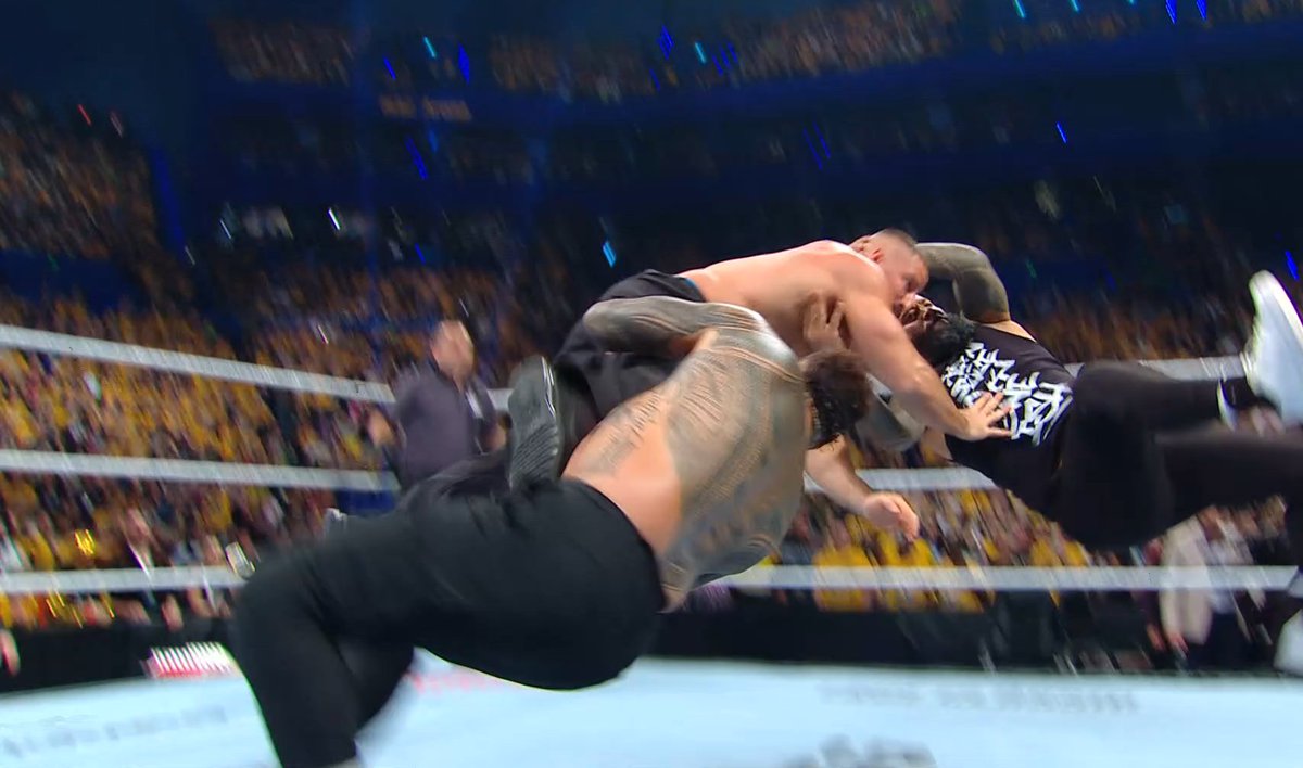 SubToSlamX's tweet image. THE USOS CLEANING HOUSE

#WWECrownJewel