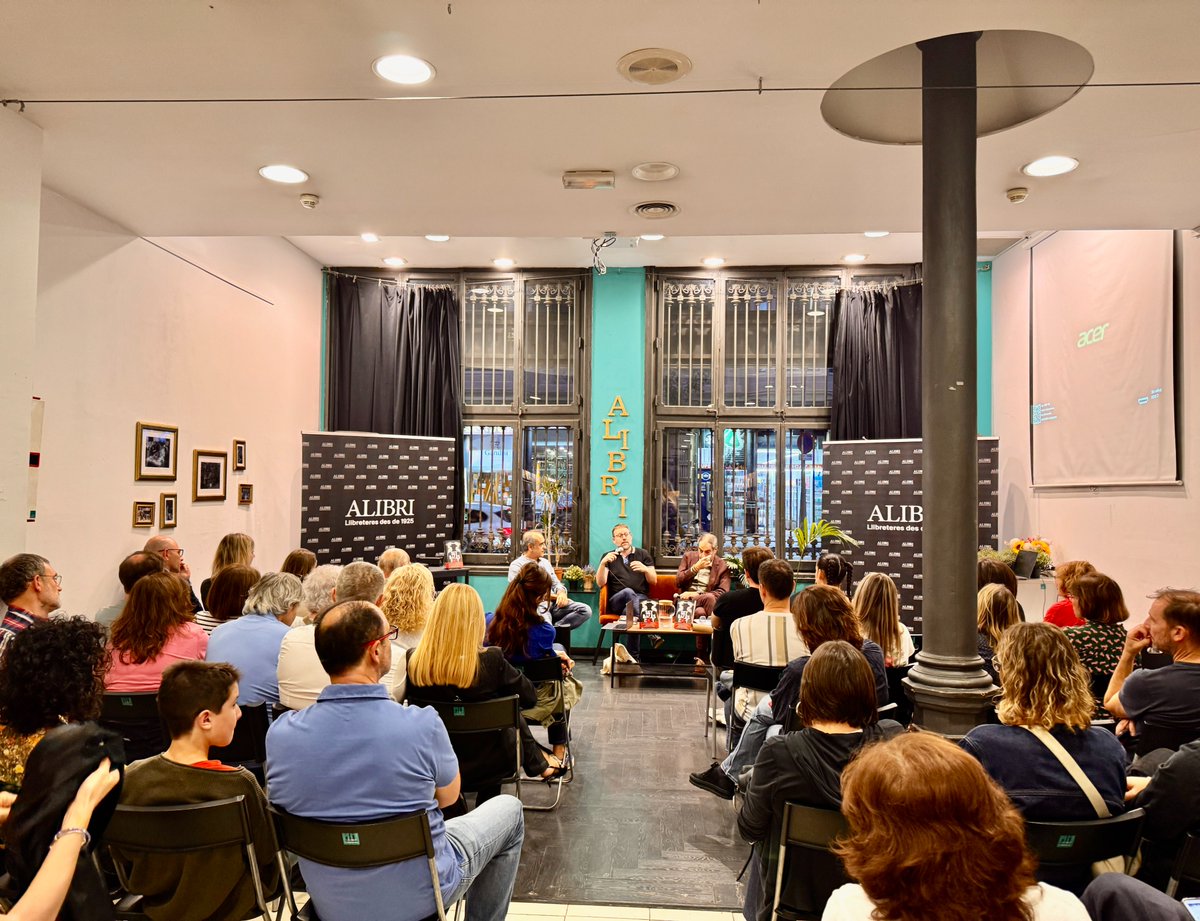 📍Una nit increïble. «Set bales en la nit», per reivindicar #FrancescLayret.
Gràcies als qui vau venir, al <a href="/toniclapes/">antoni clapés casals</a> i al <a href="/VidalAragones/">Vidal Aragonés</a> per la presentació genial, a <a href="/columnaedicions/">Columna</a> per confiar-hi, i a @alibri_llibreria per l'espai, a pocs metres d'on van assassinar en Layret!